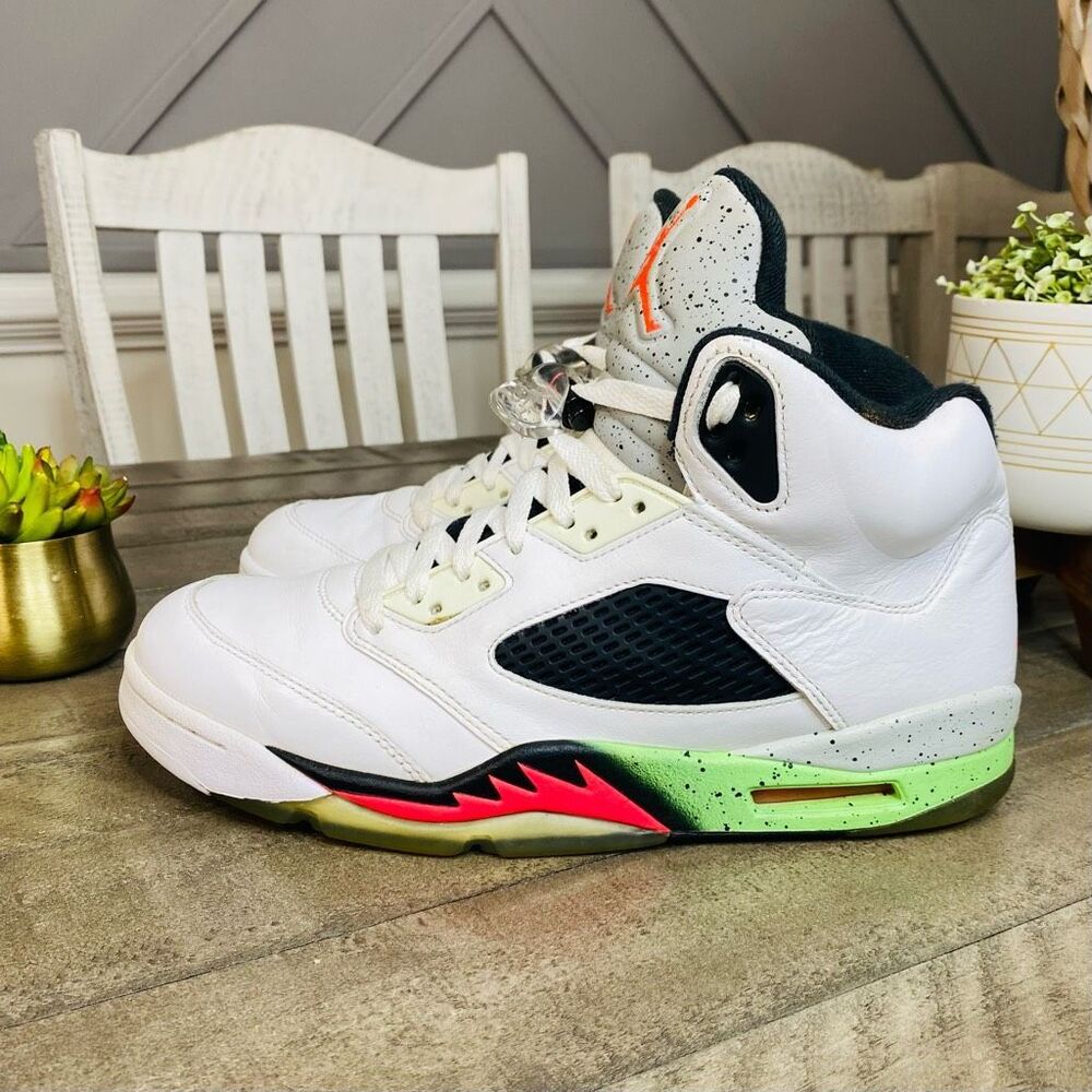 Jordan Athletic Shoes White Black Performance Design